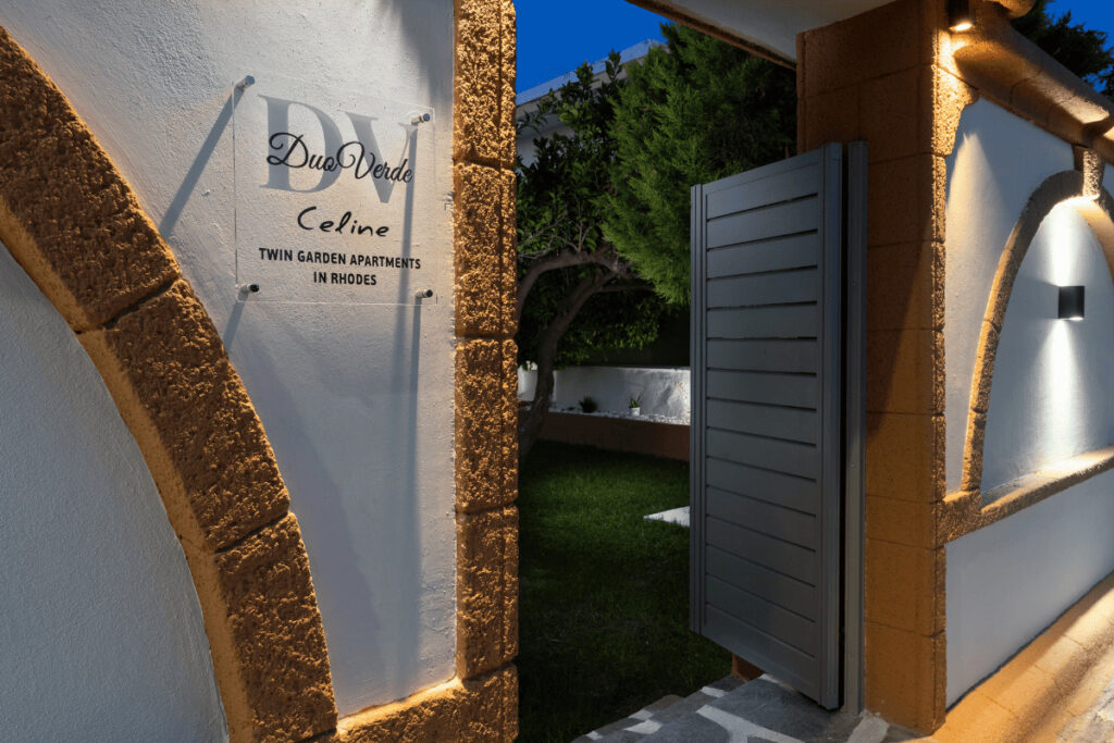 Entrance area with Duo Verde sign at apartment in Rhodes