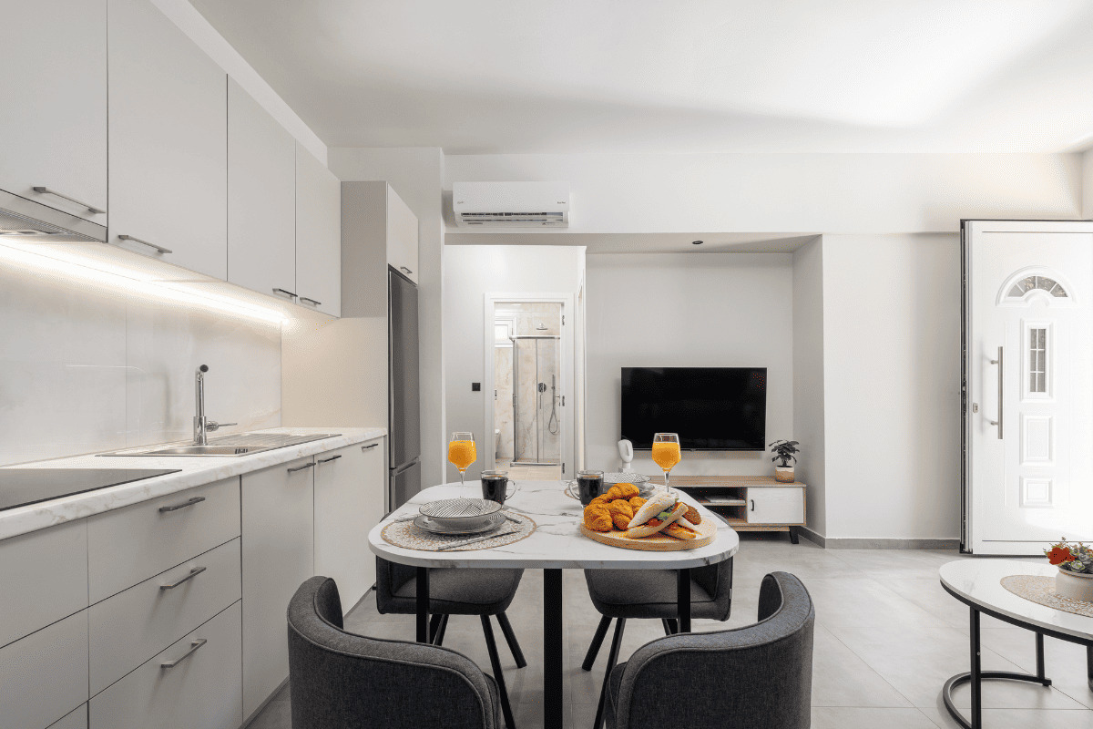 Clean modern kitchen with appliances in Duo Verde apartment in Rhodes