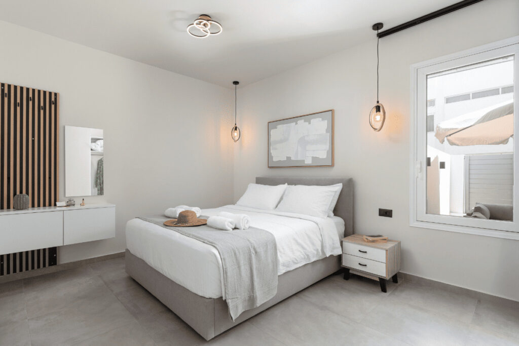 Modern bedroom with double bed, TV and air conditioning in Duo Verde apartment in Rhodes